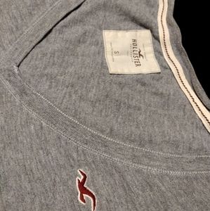 Hollister V Neck T-shirt Grey Sz Small EUC
